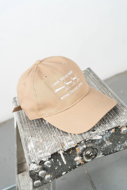 Gorra Dad Hat Work Takes Love - comprar en línea