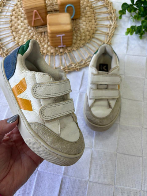 NA20 Tênis Branco Azul e Amarelo Tam 26 - Veja