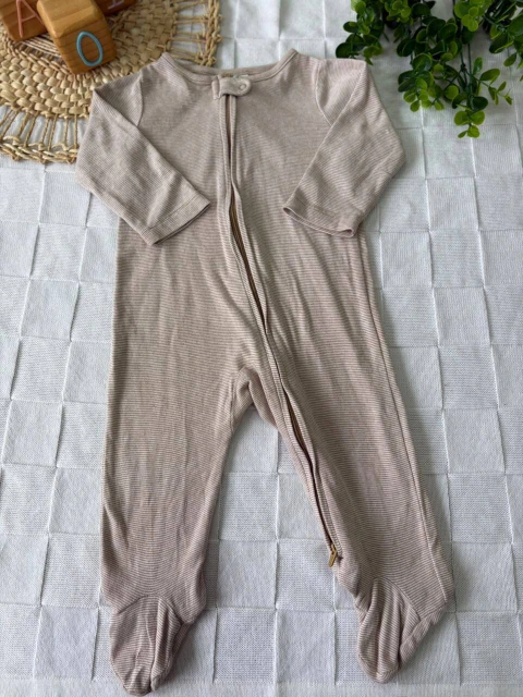 JB38 Macacão Listrado Nude Tam 6-9m - Carters