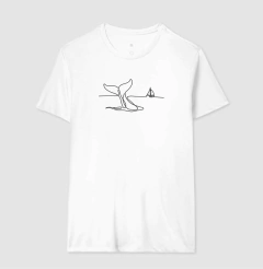 Camiseta Essential Estampada Barco e Baleia Minimalista - Urda