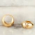 Argola Click Abaulada - Banhado Ouro 18k - Antialérgico - Thace Semijoias