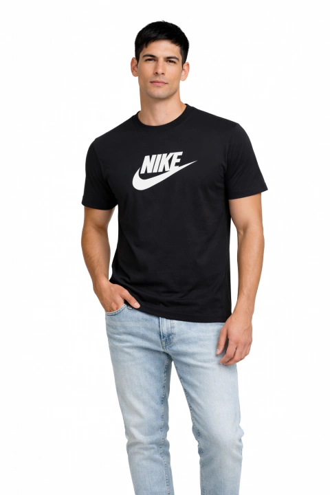 Camiseta Nike Sportswear Preta