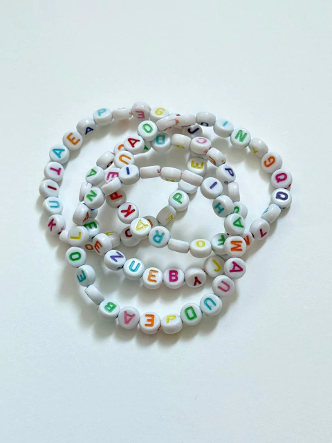 Pulseiras Escolares Letrinhas - MINI MUSE