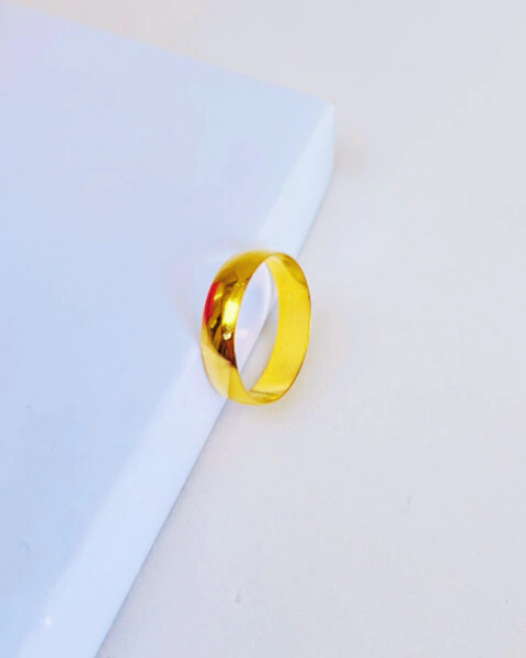 Aliança Larga Folheada à Ouro 18k.