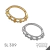 Par de piercings circulares com ornamento vazado, um em tom dourado e outro em tom prateado