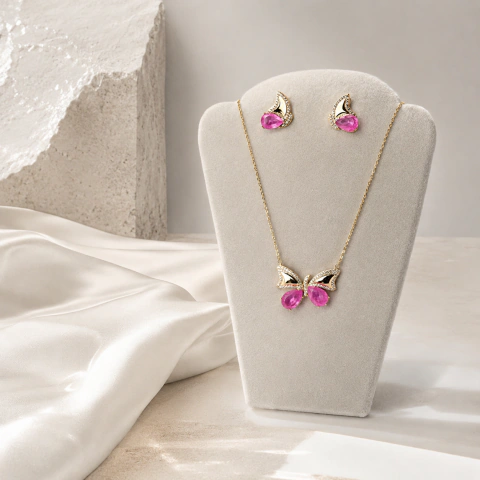 Conjunto Colar e Brinco Borboleta rosa Comas asas cravejadas