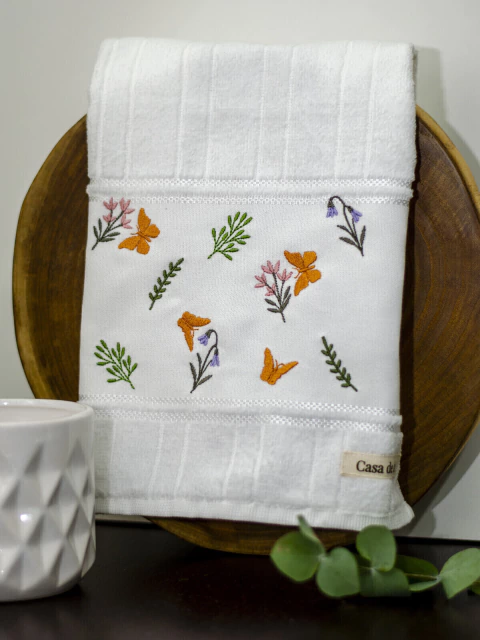 Toalha de Lavabo Borboletas entre Flores