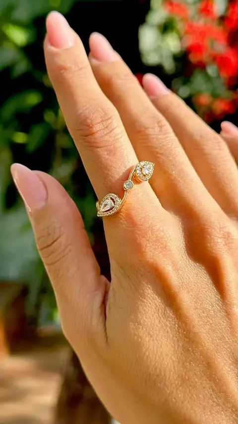 Anel Gotas Aro Torcido com Zircônias Brancas - Banho de Ouro 18k