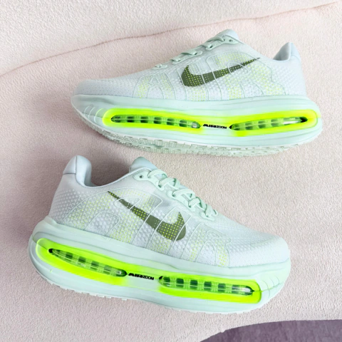 Nike Vomero Premium | Cor Barely