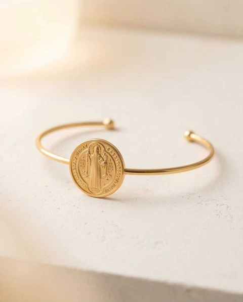 Bracelete medalha de São Bento. Banho ouro RV21689