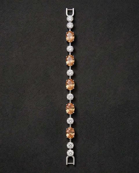 Pulseira riviera fio faca nas cores cristal e champagne. Banho ródio. Foto ilustrativa do Colar e anel.