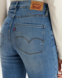 Jean 725 High Rise Bootcut Levis en internet