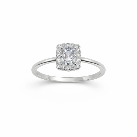 Anel Elegante Cravejado com Zircônias em Prata