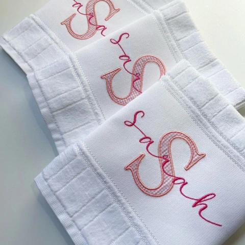 Toalha Infantil Personalizada Xadrez Rosa