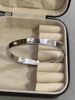 Bracelete Inspiração Super Luxo Silver na internet