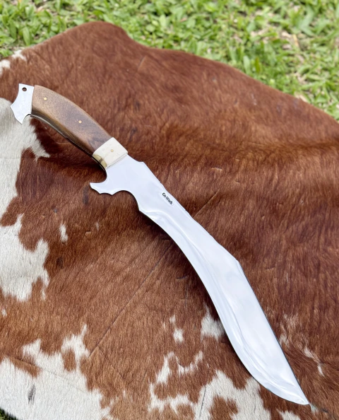 Facão Kukri 14,5" – Robustez, Potência e Design Marcante