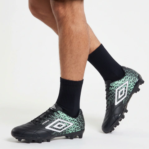 Chuteira Umbro Class Neo Campo Masculina Futebol Confortável Leve Cadarço Solado PVC Treino Jogo Pro
