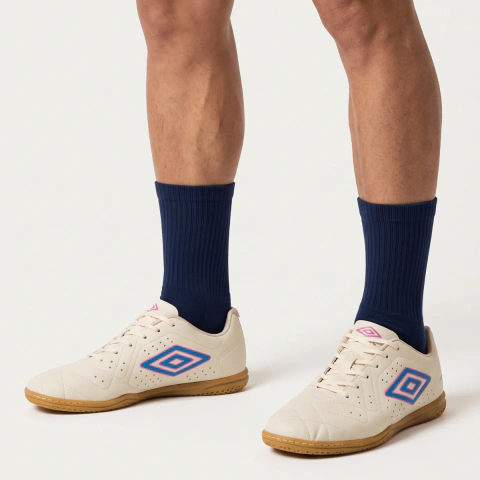 Chuteira Futsal Umbro Neo Striker II com Tecnologia Hypergrip Conforto e Solado de Borracha Reforçado