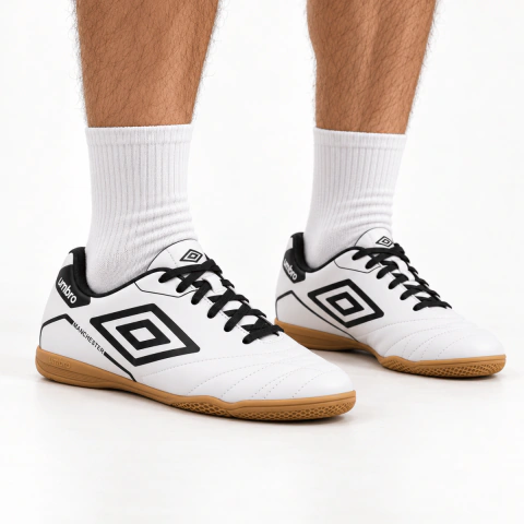 Chuteira Futsal Manchester Umbro Adulto Microfibra Resistente Flexível com Cadarço Palmilha EVA Confortável para Treinos e Jogos em Quadra