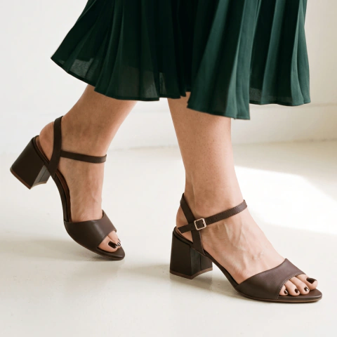 Sandália Feminina Beira Rio Salto Bloco 6 cm Tira Larga Fivela Ajustável Confortável Casual Elegante