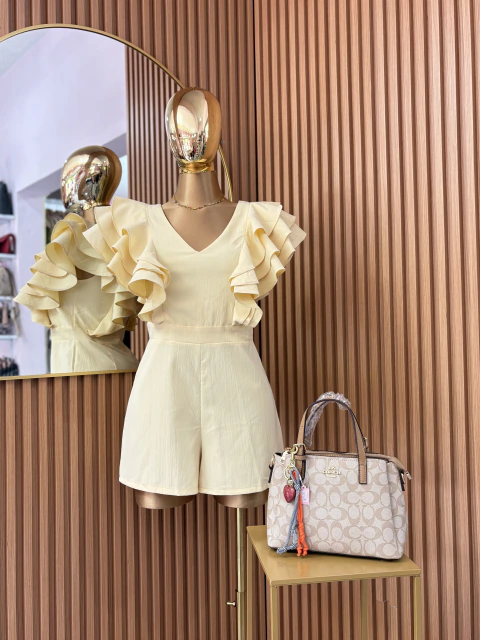 Mono Amarillo con Mangas de Olanes