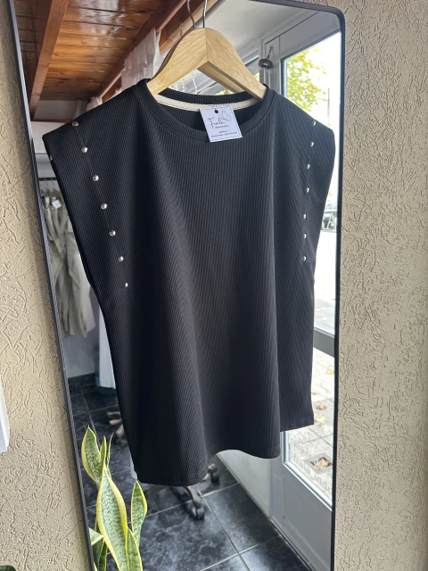 Remera de morley con tachas - comprar online