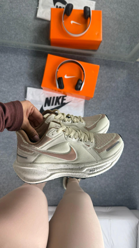 Tênis Air Zoom Pegasus 41 - Areia/Caramelo