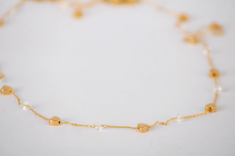 COLAR LONGO CORACAO E CRISTAIS DOURADO