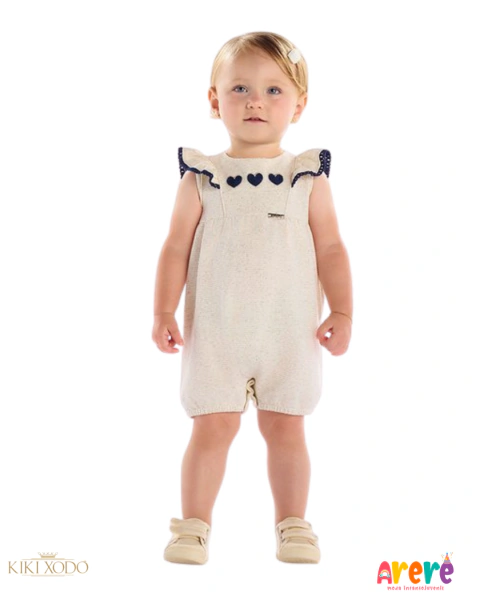 Macaquinho Infantil Off White em Malha Texturizada com Linho