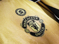 Camisa Retrô Manchester United 2001/2002 Dourada - comprar online