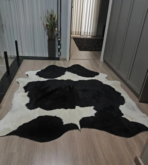 Tapete de Couro Legítimo Grande Preto com Branco - comprar online