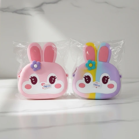 Carteritas de TPU con diseño de conejo de dibujo animado, una rosa y otra multicolor, ambas con flor decorativa en la oreja