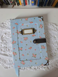Caderno azul floral
