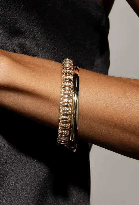BRACELETE CRAVEJADO BANHADO A OURO 18K