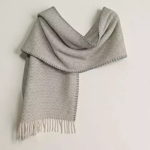 Rebozo Artesanal de Lana Natural con Diseño - comprar en línea
