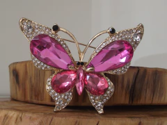 BROCHE BORBOLETA CRAVEJADA ROSA