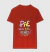 Camiseta vermelha com estampa colorida com texto "PAI mãe que também é PAI" em letras grandes e decoradas com flores e corações