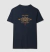 Camiseta azul-marinho com estampa amarela e vermelha do time Vasco da Gama com a frase "Tua Glória é a tua história" e desenho do estádio São Januário