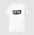 Camiseta branca com estampa "Pai pra toda obra" em preto e detalhes em vermelho