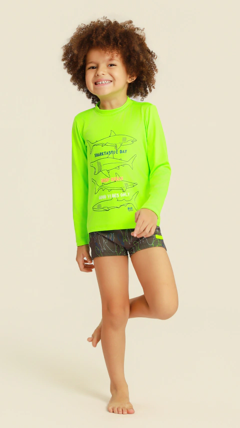 Conjunto camiseta UV e sunga Infantil Menino Tubarao