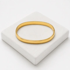 Bracelete Fino Liso Dourado em Aço Inoxidável
