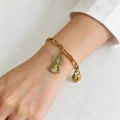 Pulseira Dourada Elo Retangular com Pingentes Religioso e Coração em Aço Inoxidável
