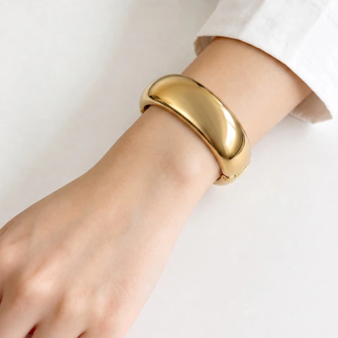 Bracelete Abaulado Largo em Bijuteria