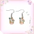 Aros De Hello Kitty Pequeña con Sombrero Azul, Ganchos De Acero, Sanrio - Trini Joyas y Más