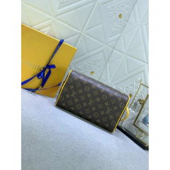 Necessaire Louis Vuitton Cosmetic Pouch na internet