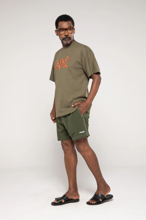 Camiseta Oversized Âmbar Phaê - Verde musgo - comprar online