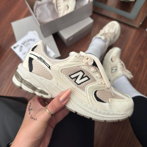 Tênis New Balance 530 Turbo - Bege com Preto - comprar online