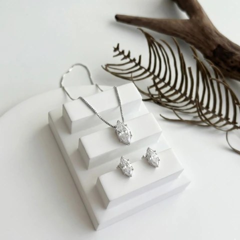 Conjunto Colar e Brincos Moissanites