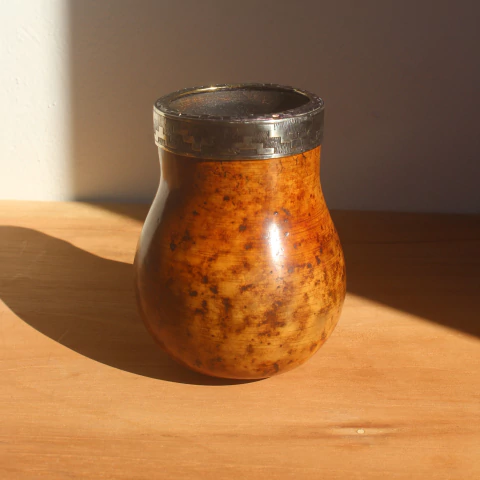 Cuia Artesanal com Virola lateral em Alpaca 15mm + Virola superior em Alpaca 5 mm - comprar online