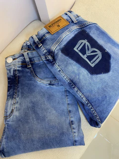 Calça jeans Skinny na internet
